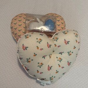Easter bundle🐣🐰Floral Heart-Shaped Pillow Set, salt & pepper Set
